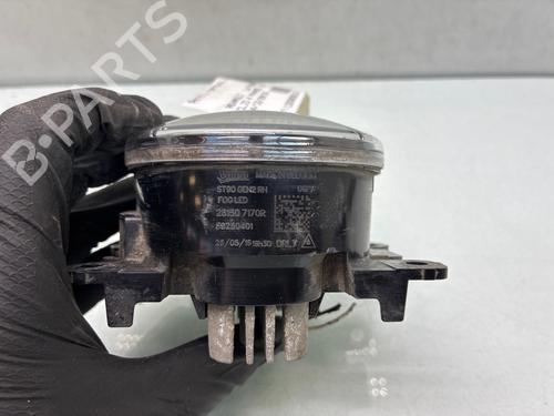 right-front-fog-light-renault-clio-iv-bh_-2012-2013-2014-2015-2016-2017-2018-2019-2020-2021-39573379 main image