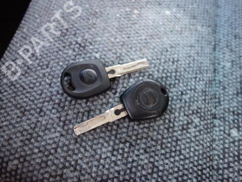 Left mirror SEAT LEON (1M1) 1.9 TDI | BP21952104C26 