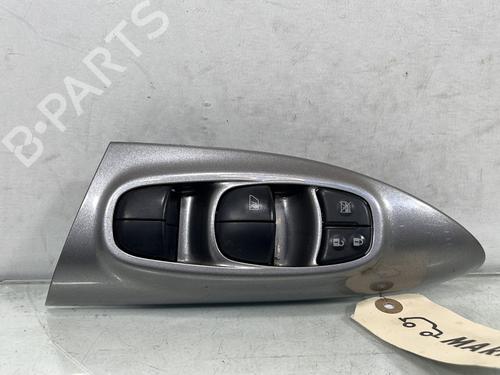 Used Left front window switch Left front window switch NISSAN JUKE (F15) 1.5 dCi (110 hp) 33831098 33831098
