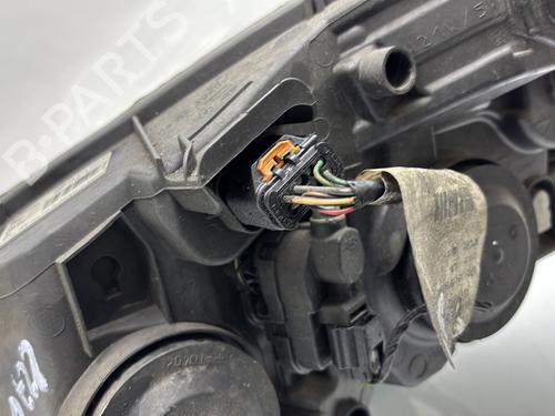 Right headlight PEUGEOT 208 I (CA_, CC_) 1.2 VTI 82 | BP31906140C29