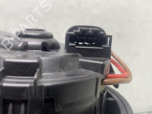 Used Heater blower motor Heater blower motor DACIA DUSTER (HM_) 1.3 TCe 150 (HMM3) (150 hp) 19967305 19967305