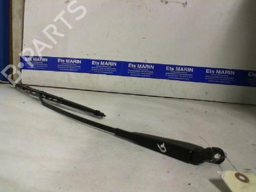 Used Front windshield wiper arm OPEL CORSA B (S93) 1.5 TD (F08, F68, M68) (67 hp) 20035801