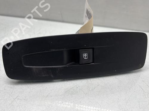 Used Right front window switch RENAULT MEGANE IV Hatchback (B9A/M/N_) 1.2 TCe 130 (B9MR) (130 hp) 32175567