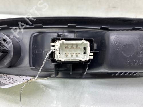 Højre fortil elrude kontakt Højre fortil elrude kontakt RENAULT CLIO II (BB_, CB_) [1998-2016] 36792526 36792526