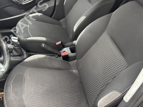 Right headlight PEUGEOT 208 I (CA_, CC_) 1.2 VTI 82 | BP31906140C29