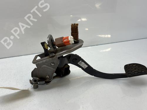 Used Clutch pedal Clutch pedal NISSAN JUKE (F15) 1.2 DIG-T (115 hp) 34333159 34333159