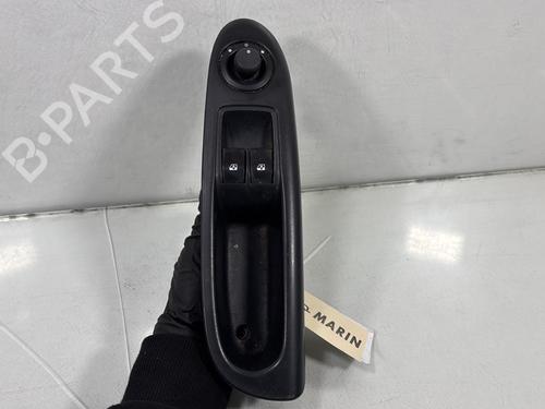 Interrupteur de vitre avant gauche RENAULT CLIO II (BB_, CB_) 1.2 16V (BB05, BB0W, BB11, BB27, BB2T, BB2U, BB2V, CB05,... (75 hp) 30535751