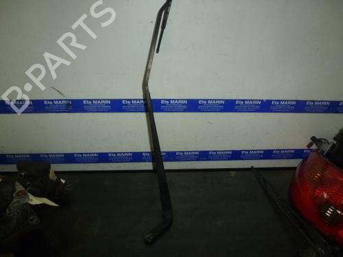 Used Front windshield wiper arm PEUGEOT 206 Hatchback (2A/C) [1998-2012]  19987664