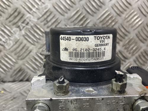 Used ABS pump ABS pump TOYOTA YARIS (_P13_) 1.4 D (NLP130_, NLP130) (90 hp) 23769080 23769080