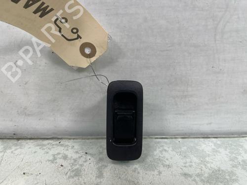 Interrupteur de vitre avant droite Interrupteur de vitre avant droite SUZUKI JIMNY Closed Off-Road Vehicle (SN) 1.3 16V 4x4 (SN413, JB43) (86 hp) 34409863 34409863