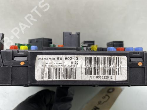 Used Fuse box Fuse box 30941041 30941041