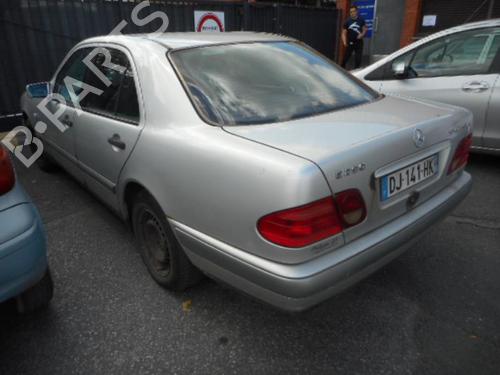 Front right window mechanism MERCEDES-BENZ E-CLASS (W210) E 290 Turbo-D (210.017) | BP20003495C23 