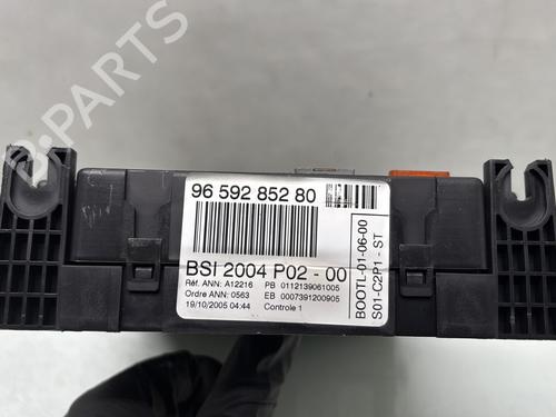 Fuse box PEUGEOT 807 (EB_) 2.0 HDi | BP30082631E1 