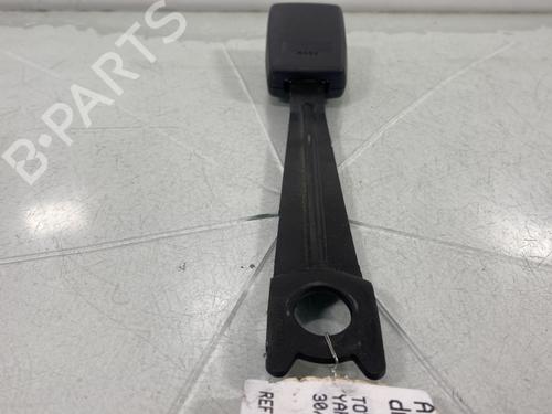 Used Seat buckle TOYOTA YARIS (_P1_) 1.4 D-4D (NLP10_, NLP10R) (75 hp) 30777970