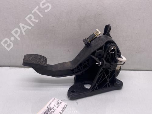 Used Clutch pedal MERCEDES-BENZ A-CLASS (W176) A 180 CDI / d (176.012) (109 hp) 29866803