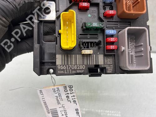 Used Fuse box Fuse box 37498409 37498409