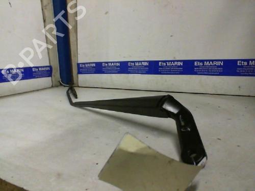 Used Front windshield wiper arm PEUGEOT 206 SW (2E/K) 1.4 HDi (68 hp) 20020289
