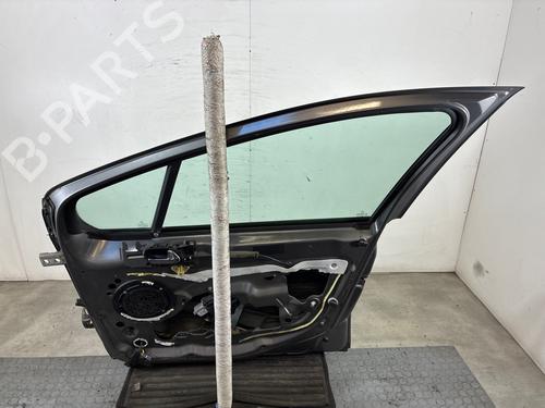 Used Right front door Right front door 38066334 38066334