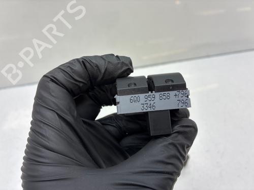 Used Left front window switch Left front window switch VW POLO IV (9N_, 9A_) 1.4 TDI (70 hp) 35896572 35896572