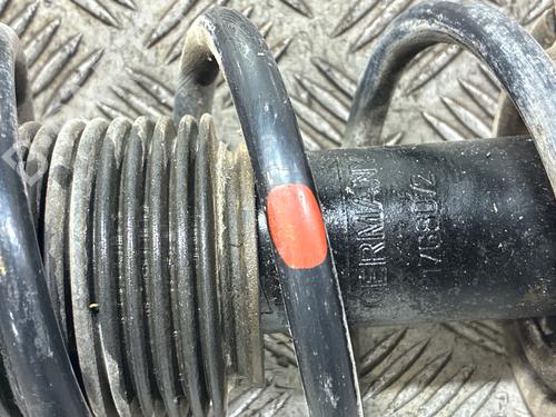 Used Right front shock absorber Right front shock absorber 37863535 37863535