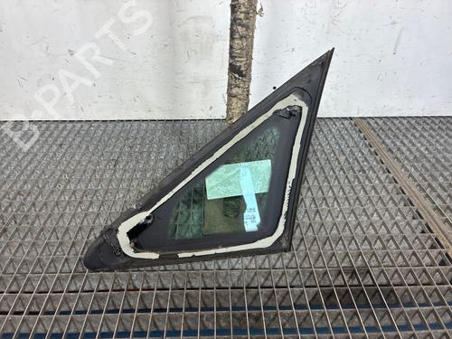 front-right-quarter-glass-mercedes-benz-vito-mixto-van-w639-2003-38343539 main image