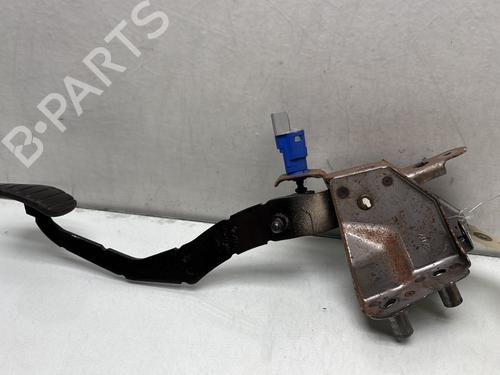 Used Clutch pedal RENAULT CLIO III (BR0/1, CR0/1) 1.2 16V (BR0P, CR0P) (101 hp) 28282206