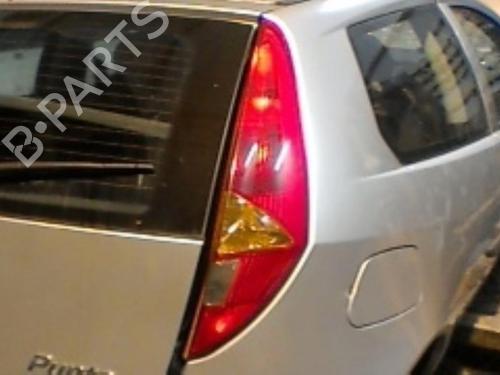 Used Right taillight FIAT PUNTO (188_) 1.2 16V 80 (188.233, .235, .253, .255, .333, .353, .639,... (80 hp) 21752620