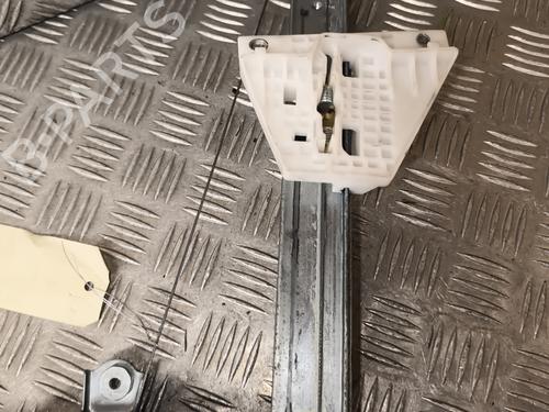 Used Rear left window mechanism Rear left window mechanism FORD KUGA II (DM2) 2.0 TDCi 4x4 (150 hp) 26941963 26941963