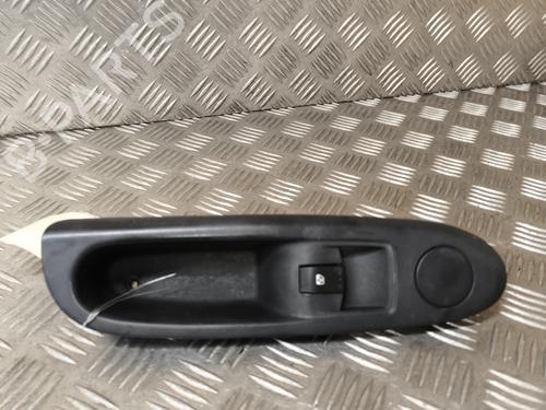 Used Right front window switch RENAULT TWINGO III (BCM_, BCA_) 1.0 SCe 70 (BCMB) (69 hp) 29014751