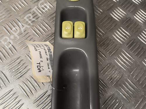 Used Left front window switch RENAULT TWINGO I (C06_) 1.2 (C066, C068) (58 hp) 30147886