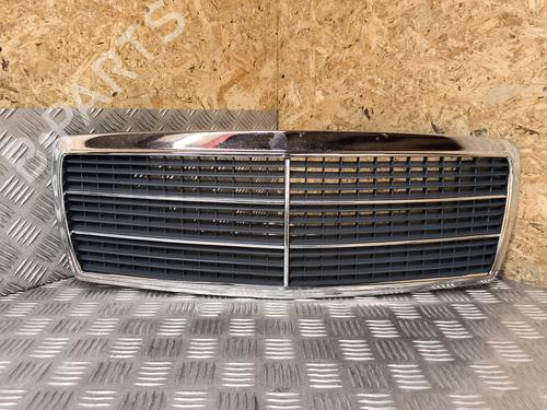 Used Grille MERCEDES-BENZ 190 (W201) D 2.0 (201.122) (72 hp) 30514620