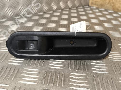 Højre fortil elrude kontakt RENAULT CLIO II (BB_, CB_) 1.2 (BB0A, BB0F, BB10, BB1K, BB28, BB2D, BB2H, CB0A,... (58 hp) 27712575