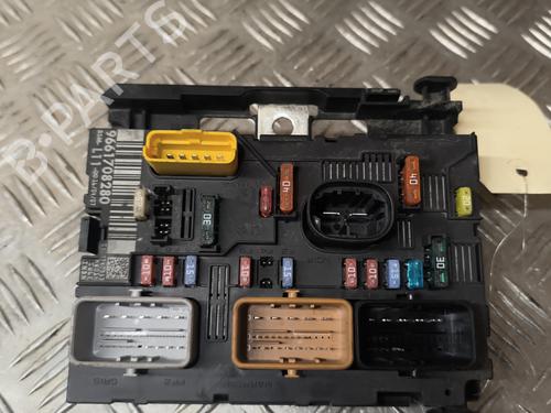 Zekeringkast PEUGEOT 307 Break (3E) 1.6 HDi 110 (109 hp) 26508865