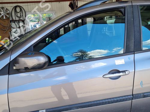 Used Left front door RENAULT CLIO III Grandtour (KR0/1_) 1.5 dCi (KR0G) (68 hp) 25880792