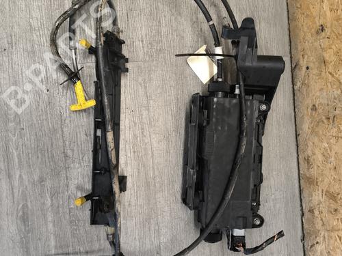Używane Silniczek hamulca ręcznego elektrycznego RENAULT SCÉNIC II (JM0/1_) 1.5 dCi (JM1E, JM16) (106 hp) 29453131