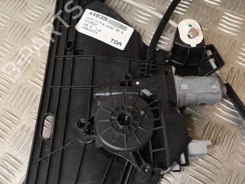 Lève-vitre avant droit PEUGEOT 208 II (UB_, UP_, UW_, UJ_) 1.2 PureTech 75 | BP27571728C23