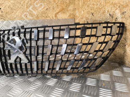 Grille PEUGEOT 3008 II SUV (MC_, MR_, MJ_, M4_) 1.5 BlueHDi 130 | BP29240072C40 