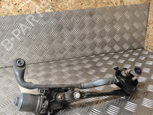 Used Front wiper motor TOYOTA YARIS (_P13_) 1.3 (NSP130_, NSP130) (99 hp) 22008409