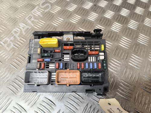 Caixa de fusíveis PEUGEOT 308 I (4A_, 4C_) 1.6 HDi (92 hp) 27279590