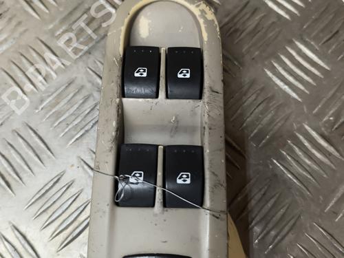 Used Left front window switch RENAULT SCÉNIC II (JM0/1_) 2.0 dCi (JM1K) (150 hp) 27571733