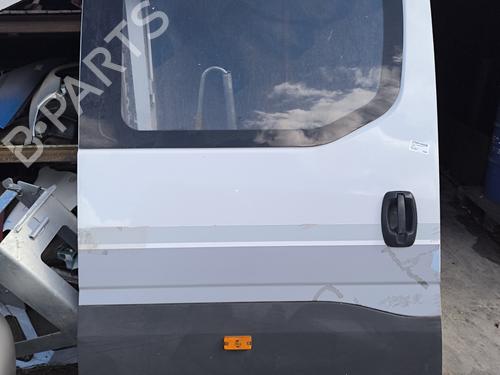 Używane Drzwi boczne / przesuwne prawe IVECO DAILY VI Van 35S18, 35C18, 40C18, 50C18, 60C18, 65C18, 70C18 (180 hp) 24184199