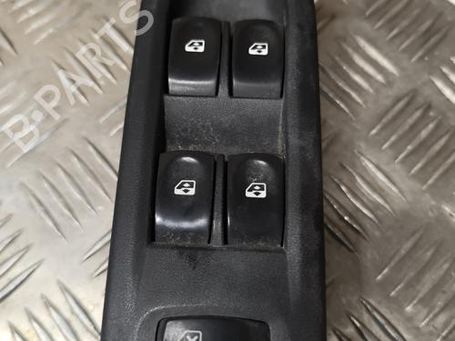 Used Left front window switch RENAULT CLIO III (BR0/1, CR0/1) 1.6 16V (BR05, BR0B, BR0Y, BR15, BR1J, BR1M, BR1Y, CR0B,... (112 hp) 25037656