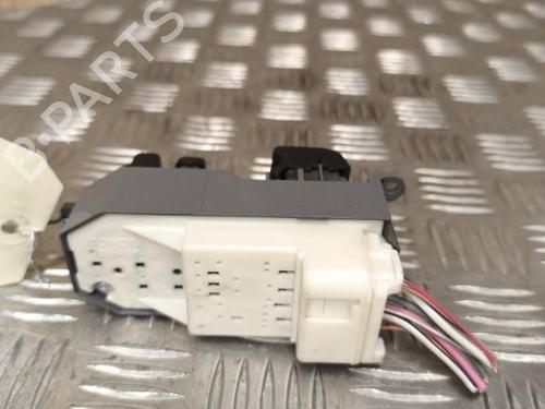 Used Left front window switch TOYOTA YARIS (_P9_) 1.3 VVT-i (SCP90_, SCP90R) (87 hp) 21737112