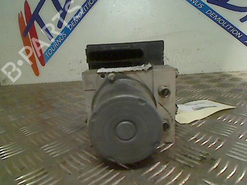 Used ABS pump RENAULT KANGOO / GRAND KANGOO II (KW0/1_) 1.5 dCi (106 hp) 21731571
