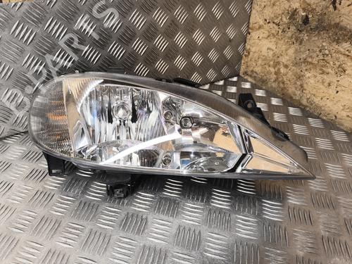 Used Right headlight RENAULT MEGANE I (BA0/1_) 1.6 16V (BA04, BA0B, BA11, BA1J, BA16, BA19, BA1K, BA1V,... (107 hp) 29639190