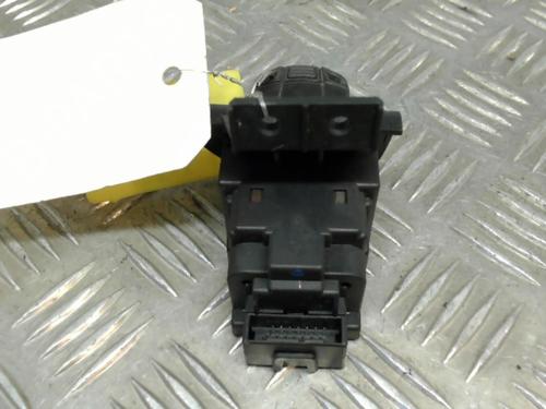 Used Card reader Card reader BMW 1 (E87) 118 d (143 hp) 21735621 21735621