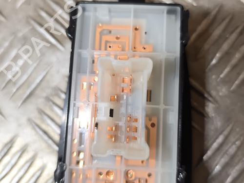 Right front window switch RENAULT KADJAR (HA_, HL_) 1.6 dCi 130 (HLA4) | BP28705826I26