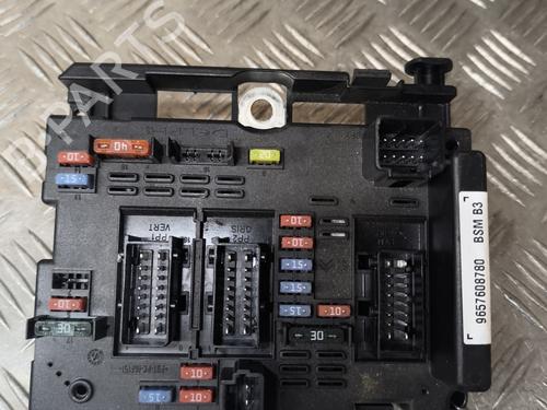 Sikringsdåse PEUGEOT 206+ (2L_, 2M_) 1.4 i (73 hp) 30125498