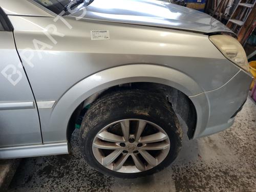 Used Right front fenders OPEL SIGNUM Hatchback (Z03) 1.9 CDTI (F48) (120 hp) 22772567