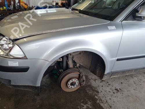 Forkjerm venstre VW PASSAT B5.5 (3B3) 1.9 TDI (130 hp) 26133497
